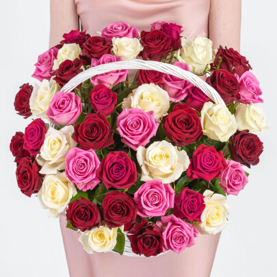 51 Роза Микс в корзине фото