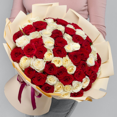 65 Красно-Белых Роз (40 см.) фото