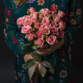 7 Кустовых Розовых Роз (50 см.) фото