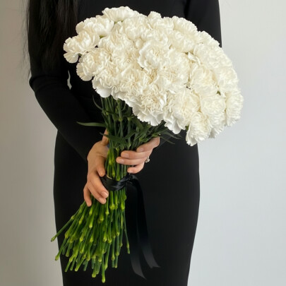 70 Белых Гвоздик (траур) фото