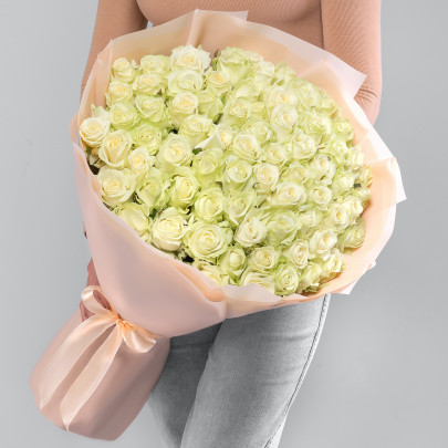 75 Белых Роз (70 см.) в упаковке фото