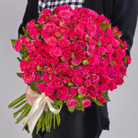 75 Кустовых Малиновых Роз (50 см.) фото