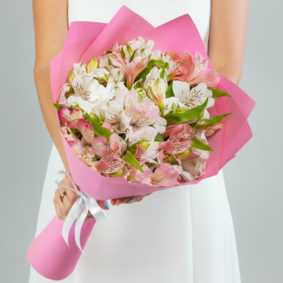 9 бело-Розовых Альстромерий Премиум фото