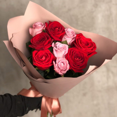 9 Красно-Розовых Роз (50 см.) фото