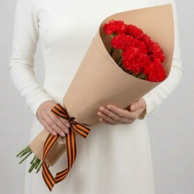 9 Красных Гвоздик в пленке под Георгиевскую ленту фото