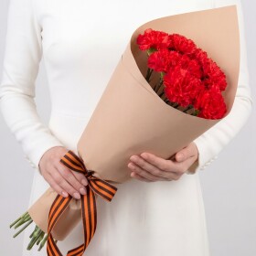 9 Красных Гвоздик в пленке под Георгиевскую ленту фото