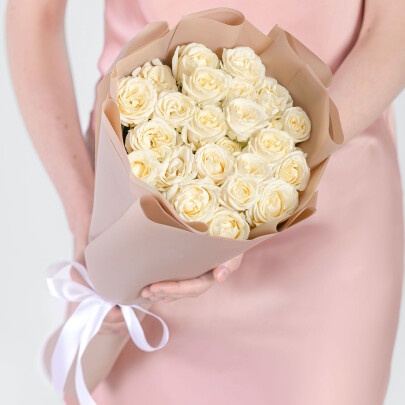 9 Кустовых Белых Роз (40 см.) фото