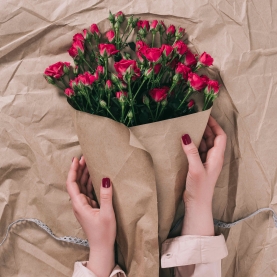 9 Кустовых Малиновых Роз (50 см.) фото