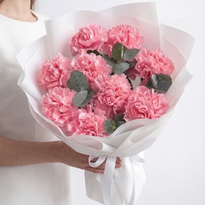 9 Розовых Гвоздик и Эвкалипт Цинерия фото