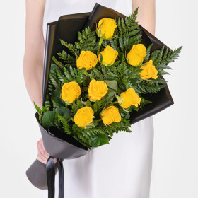 Траурный Букет из Желтых Роз и Папоротника