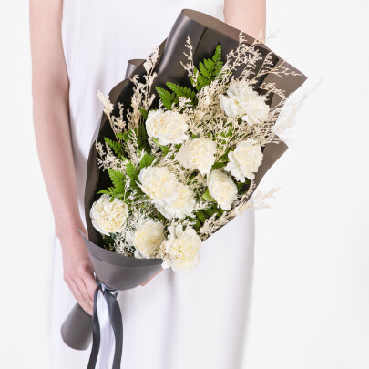Траурный Букет из Белых Гвоздик и Лимониума