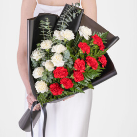 Траурный Букет из Красной и Белой Гвоздики