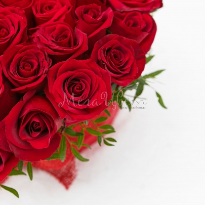 45 Красных Роз в коробке сердце фото изображение 3