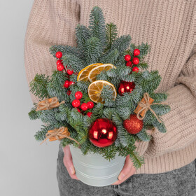 Новогодний букет &quot;Елочный&quot; в ведерке фото