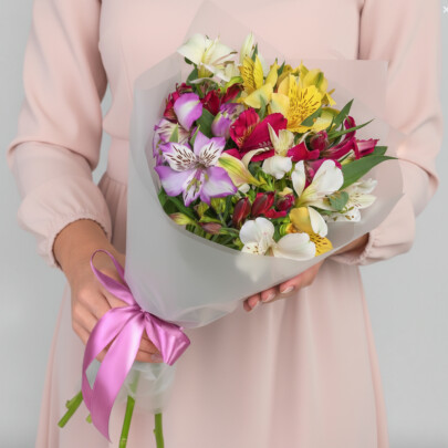 9 Разноцветных Альстромерий Микс фото