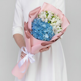 Букет "Альстромерии Белые и Гортензия Голубая" размер S фото