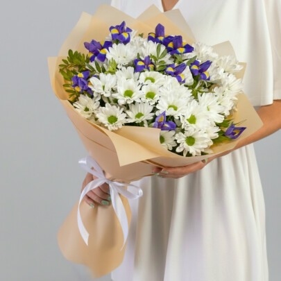 Букет "Белая Хризантема и Ирисы" фото