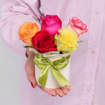 Букет цветов "5 Роз Микс 40 см. в коробке" фото изображение 2