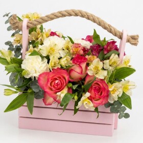 Букет дня "Карнавал цветов" в ящике фото