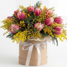 Букет дня "Тюльпан и Мимоза" в коробке фото