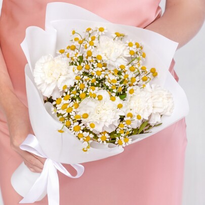 Букет "Ромашка Кустовая и Гвоздика Белая" фото