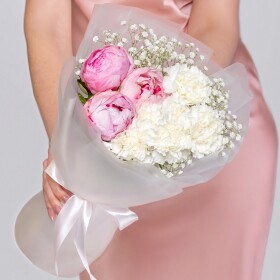 Букет "Гипсофила, Пион и Гвоздика" фото