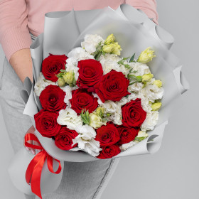 Букет &quot;Красная Роза и Лизиантус Белый&quot; фото