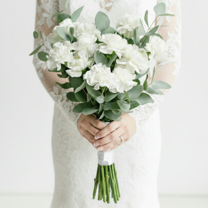 Букет невесты "Гвоздика Белая и Эвкалипт" фото