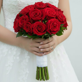 Букет невесты "Красный" фото