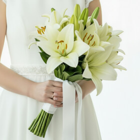 Букет невесты "Лилия Азиатская" без запаха фото