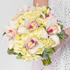 Букет невесты &quot;Роза Кустовая и Орхидея&quot; фото