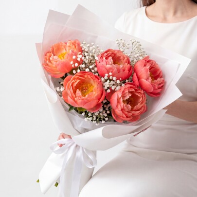 Букет "Пионы Корал Сансет и Гипсофила Белая" фото
