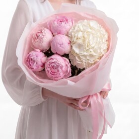 Букет "Пионы Сара Бернар и Гортензия Белая" фото