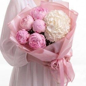 Букет "Пионы Сара Бернар и Гортензия Белая" фото