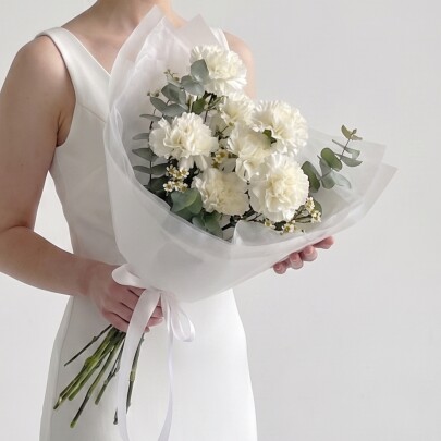 Букет "Ромашка Кустовая, Гвоздика Белая и Эвкалипт Цинерия" фото