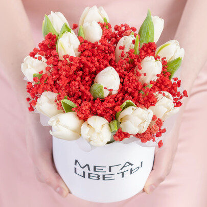 Букет "Тюльпан Белый и Гипсофила" в коробке фото