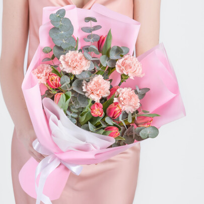 Букет "Тюльпан Колумбус и Розовая Гвоздика" фото