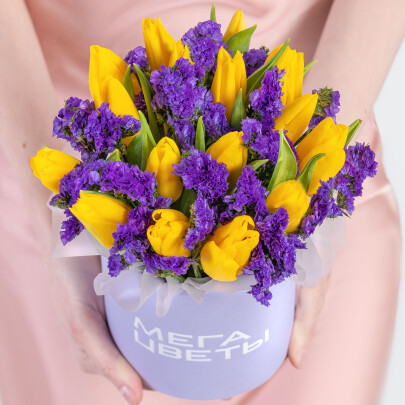 Букет "Желтые Тюльпаны и Статица" в коробке фото