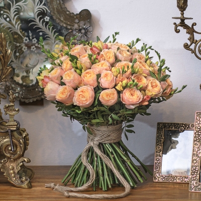 45 Коричневых Пионовидных Роз (50 см.) фото