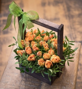 25 Оранжевых Пионовидных Тюльпанов в ящике фото