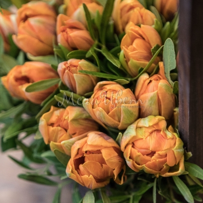 25 Оранжевых Пионовидных Тюльпанов в ящике фото изображение 3