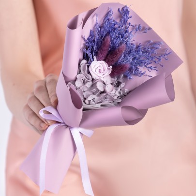 Букет-комплимент из стабилизированных цветов и сухоцветов "Lilac"