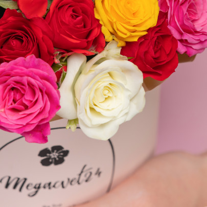 Букет цветов "9 Кустовых Роз Микс 40 см. в коробке"фото изображение 3