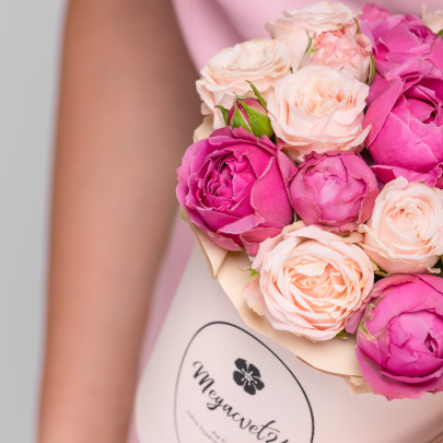 Букет цветов "7 Роз Мисти Бомбастик 40 см. в коробке" фото изображение 2
