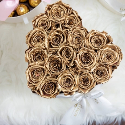 19 Золотых Роз (40 см.) в коробке сердце фото