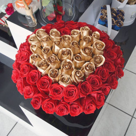 101 Красная и Золотая Роза (50 см.) сердце фото