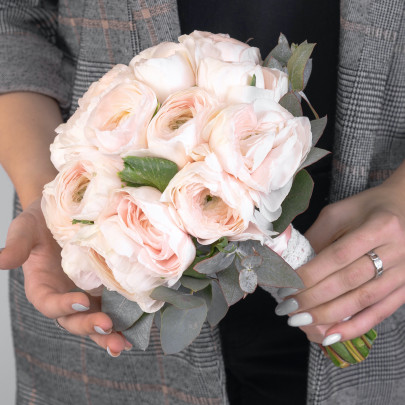 Букет невесты "15 Розовых Ранунклюсов" фото