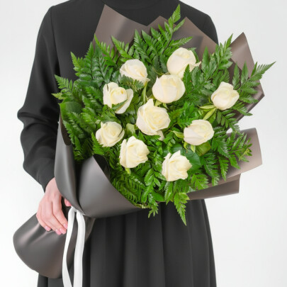Траурный букет из Белых Роз и Папоротника фото