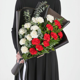 Траурный Букет из Красной и Белой Гвоздики