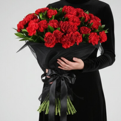 Траурный Букет из Гвоздики Красной и Рускуса фото